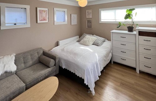 Kopavogur Cabaña | Entire cottage in Kópavogur in a quiet and beautiful neighborhood
