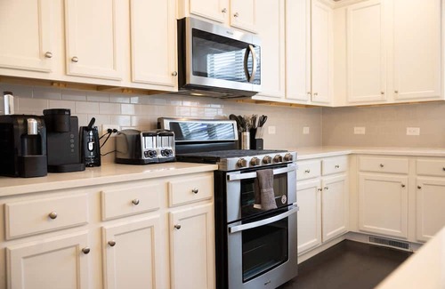 Doraville Casa | Luxury Home with Pool, Security, and Updated Appliances