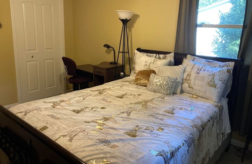Ellettsville Casa | Charming 3-bedroom house in Ellettsville w/ Fiber internet & backyard fire pit