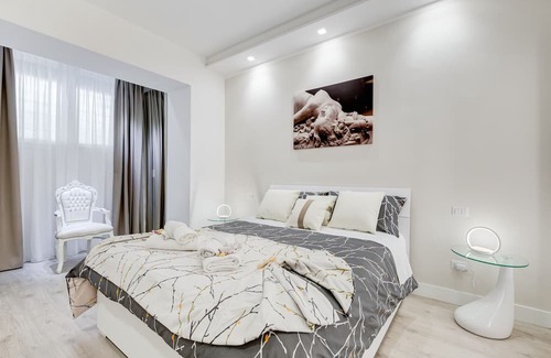 Testaccio Apartamento | BMGA | The White Crown Apt in Testaccio