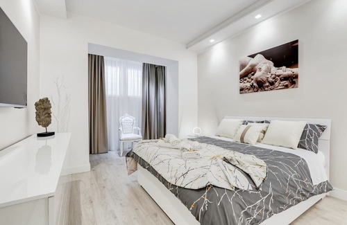 Testaccio Apartamento | BMGA | The White Crown Apt in Testaccio