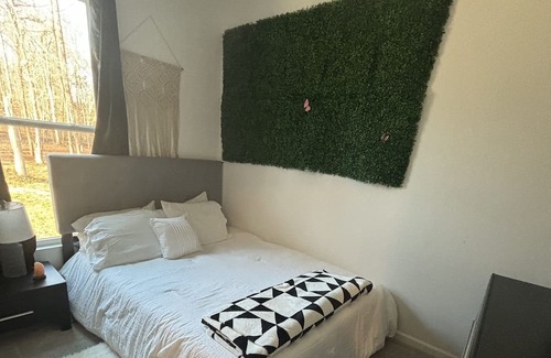 Walkertown Casa | Secluded close to everything!
