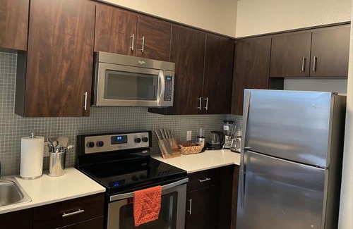 Miracle Mile Apartamento | Cozy and Stylish Unit