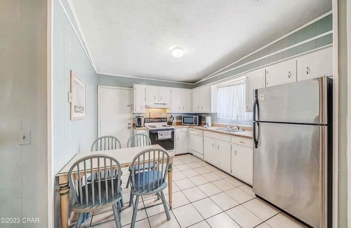 Thomas Drive Casa | Coastal Comfort Near Beach Access, Pet-Friendly