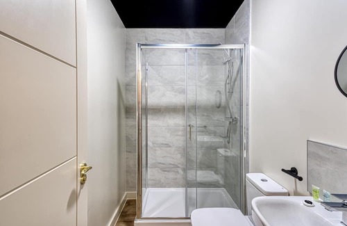 Southport Apartamento | Renaissance 6: 1 BR in Southport's Premier Block