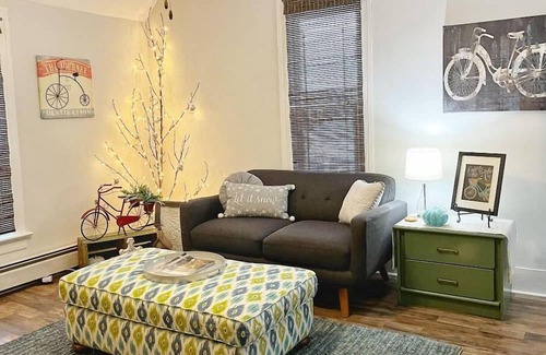 Ishpeming Apartamento | Superior Stay and Play. Bright and cheery full size apartment near trails
