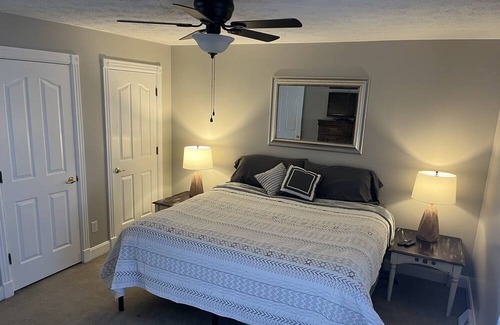Knifley Casa | Quiet country setting lake home, recently remodeled.