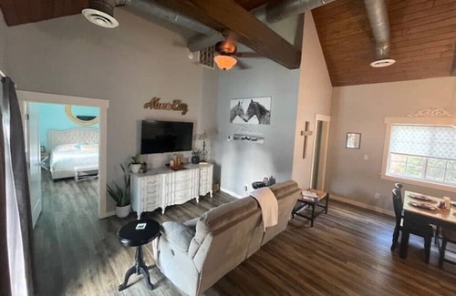 Goodlettsville Cabaña | Cozy Cottage in Enjoyable Goodlettsville with WiFi, AC, minutes from downtown.