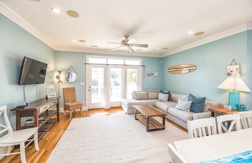 Wilmington Beach Casa | Spacious 6-bedroom ocean view home, 1 minute walk to beach!