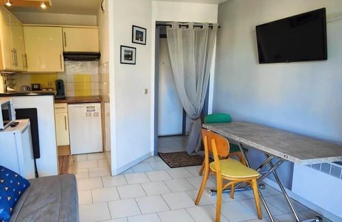 Frejus Plage Apartamento | Love nest with balcony, close to the sea