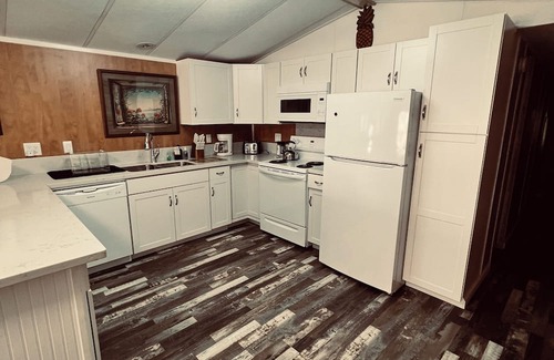 Cedar Key Cabaña | Charming waterfront home on Goose Cove .