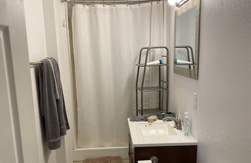 Palisade Apartamento | Private and comfortable clean and a bubbling hot tub two bath rooms one bedroom