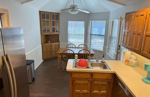 Southwest Arlington Casa | Pineapple Paradise