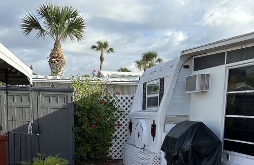 Punta Gorda Casa | Punta Gorda Mobil home w/enclosed lanai Steps from pool/club house. Dog friendly