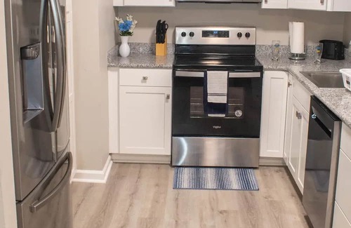 Goose Creek Casa | Opuluxe Blue Horizon Hideaway Sleeps 8
