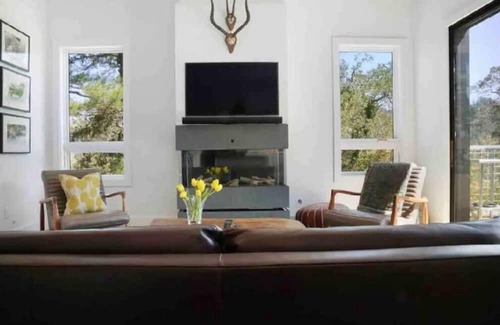 Woodacre Casa | Most luxurious dog friendly home in West Marin
