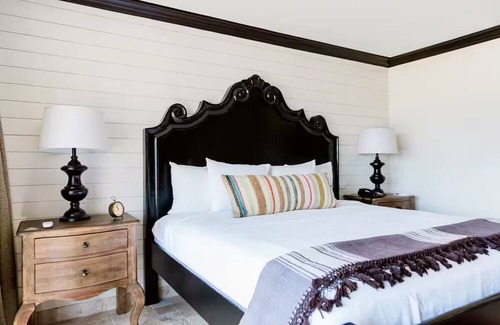 Castroville Apartamento | Hillside Boutique Hotel - Premier Suite, Multiple Beds