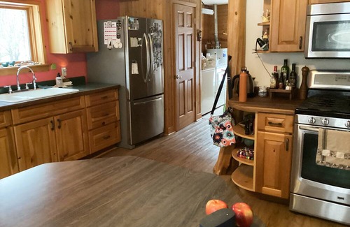 Laurium Casa | New listing! Lake view home available for MTU graduation weekend.