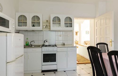 Balatonlelle Villa | Beautiful apartment in villa for 7 people with TV and parking