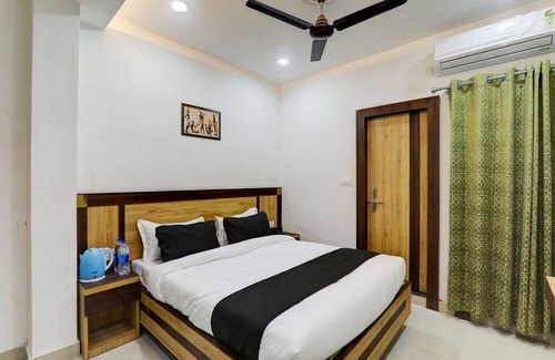 Varanasi Hotel | Super OYO Flagship Vairagi Villa Shi
