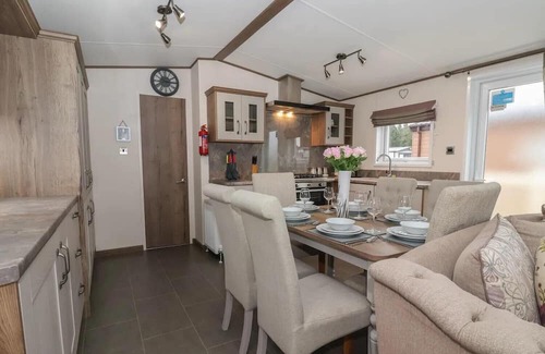 Cayton Bay Cabina | Whispering Willows 2-Bed Lodge in Scarborough