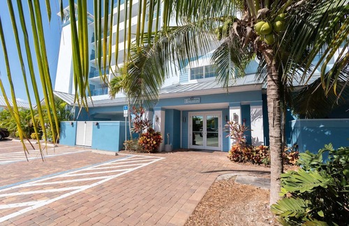 Merritt Island Apartamento | Luxury Condo with Pool and Gym at Cape Crossing