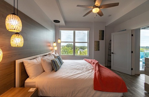 Merritt Island Apartamento | Luxury Condo with Pool and Gym at Cape Crossing