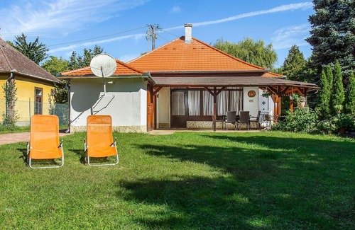 Balatonkeresztur Casa | Beautiful private villa for 5 guests with WIFI, TV, terrace and parking