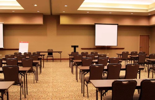 Kingman Casa | Scenic Road Trip Stop: Comfy Suite with Free Breakfast, Pool | 2 Units