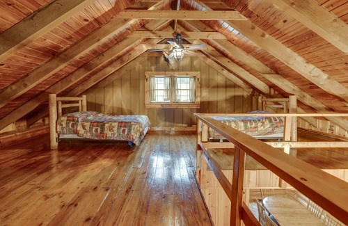 Wellston Cabina | Rustic Wellston Cabin w/ Pond & ATV Trail Access!