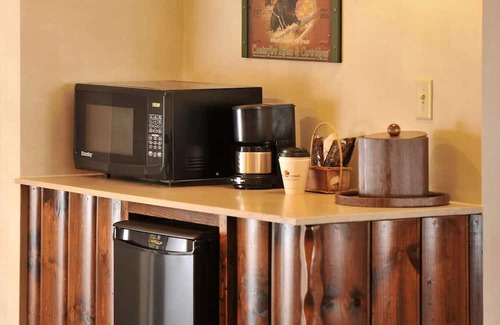 St. Joseph Casa | Deluxe 2 Double, Stoney Creek St. Joseph, Wild West Charm | 4 Units