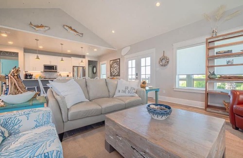 City-by-the Sea Casa | Driftwood Dream Summa
