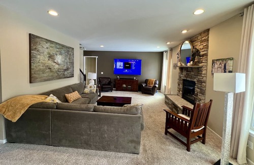 Orchard Park Casa | BUFFALO SUBURB ESTATE to witness "ONCE IN A LIFETIME SOLOR ECLIPSE OF THE SUN"