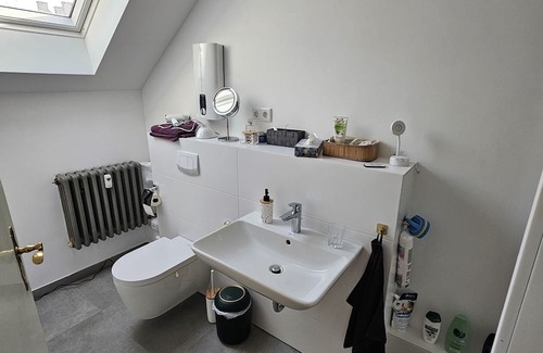 Braunsfeld Apartamento | Zentrale, Ruhig, Helle 55qm Ferienwohnung ab 1 N ~ DG