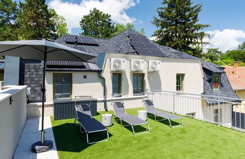 Balatonszarszo Apartamento | Beautiful apartment for 4 guests with A/C, WIFI, TV, patio and parking
