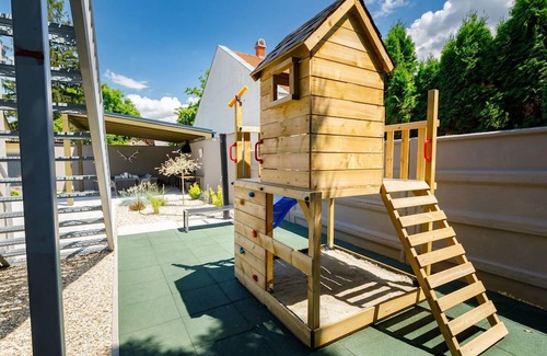 Balatonszarszo Apartamento | Beautiful apartment for 4 guests with A/C, WIFI, TV, patio and parking