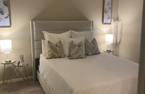 Modesto Condominio | Luxury, peaceful space Close to shopping and mall. Dave and buster’s, parks