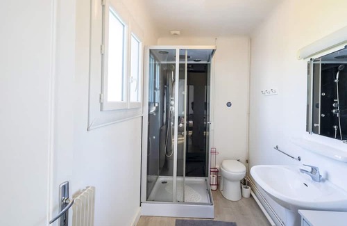 Yzosse Casa | Charming and spacious detached house with private terrace, private garden and Wi-Fi.