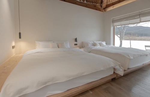 Gyeongju Villa | 경주 황리단길, 첨성대에서 차로 5분거리에 남산 전경이 보이는 '온소래미'가 위치해 있습니다.