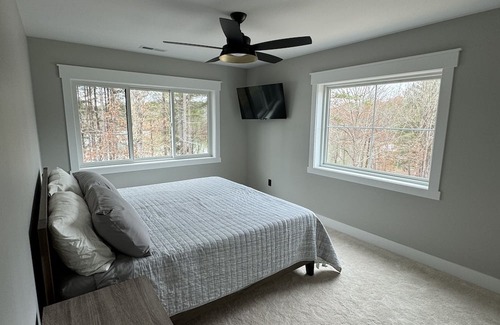 Granite Falls Casa | Coveside Drive - Beautiful Lakefront Home!