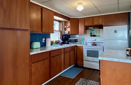 South Haven Cabaña | Lakefront Cottage with Private Beach 10 min from South Haven
