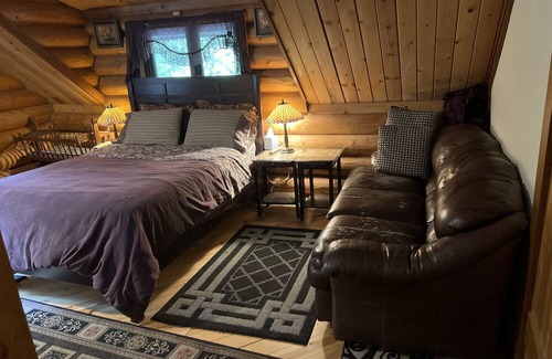 Crescent City Cabina | Authentic 1st generation redwood log cabin
