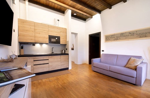 Calolziocorte Apartamento | Apartment "Hotel Locanda Leonardo Bellagio" with Mountain View, Shared Terrace & Wi-Fi
