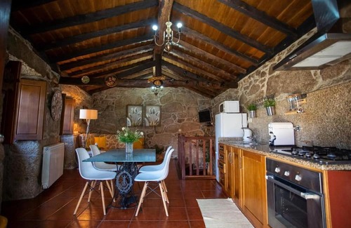 Lindoso Apartamento | Apartment 'Casa Do Charco - Peneda Gerês' with Mountain View, Wi-Fi and Air Conditioning