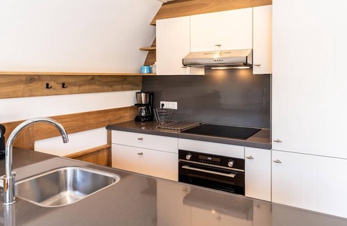 Baars Cabaña | Modern house on a pond in a wooded area