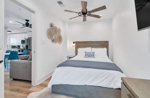 Tulane - Gravier Casa | Modern Comfort in NOLA: 3BR, 2BA Mid-City - Close to Downtown