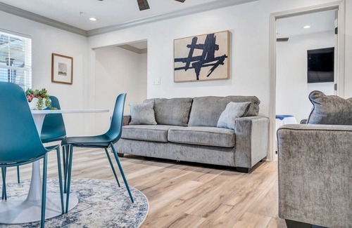 Tulane - Gravier Casa | Modern Comfort in NOLA: 3BR, 2BA Mid-City - Close to Downtown