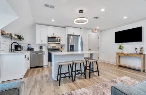 Tulane - Gravier Casa | Mid-City Sanctuary in NOLA: 3BR, 2BA NOLA Haven - Experience Jazz Culture
