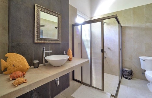 Ixil Casa | Tranquil Beach Escape, Pool, BBQ, Smart TVs