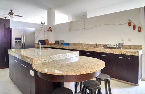 Ixil Casa | Tranquil Beach Escape, Pool, BBQ, Smart TVs